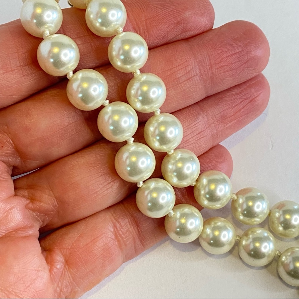 Hand Knotted Faux Pearl Glass Bead Necklace Gold Tone Clasp Adjustable Ivory - Picture 11 of 11